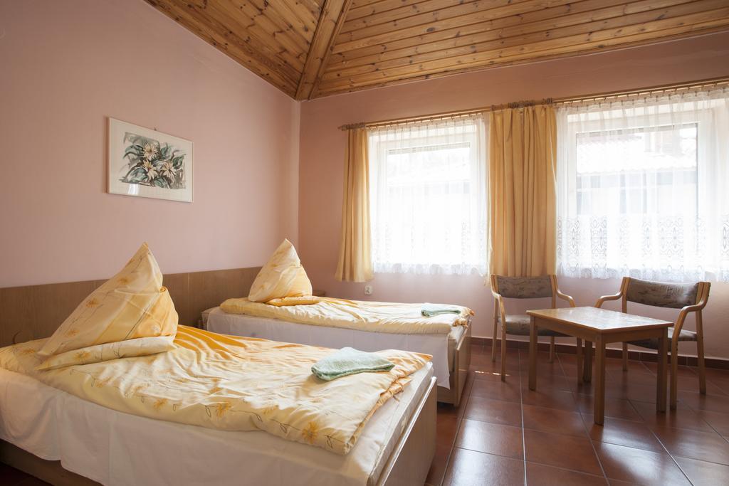 Relaks Domki Pod Gora Zar Miedzybrodzie Zywieckie Room photo